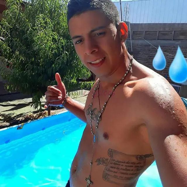 Chico travieso dispuesto a cumplir tus fantacias y hacerte pasar un dia genial muy bn dotado hago trios y fetiches si te encanta pasarlo bn escribeme...