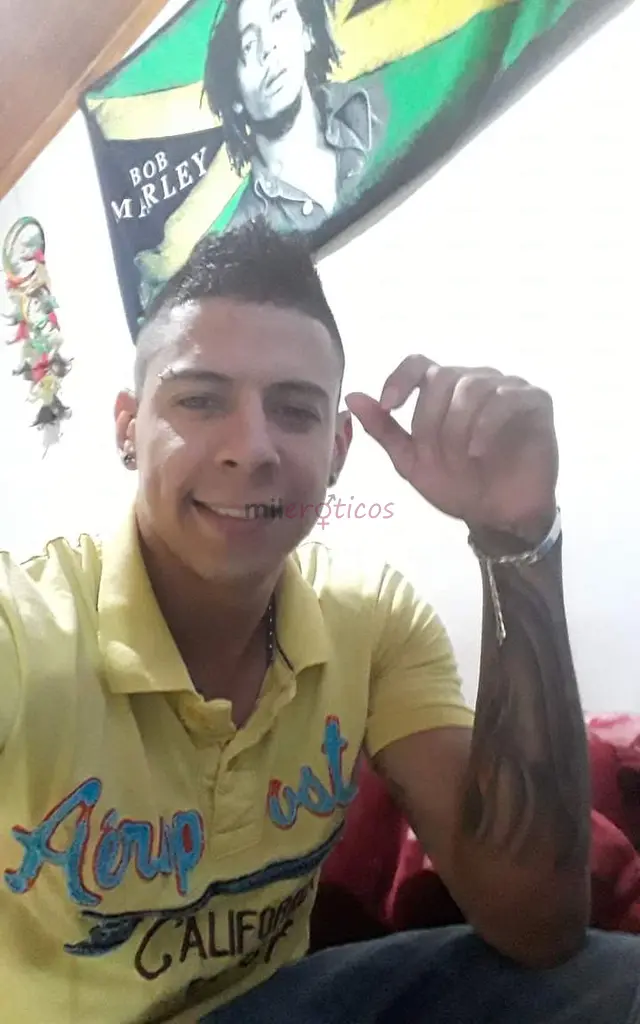 Chico travieso dispuesto a cumplir tus fantacias y hacerte pasar un dia genial muy bn dotado hago trios y fetiches si te encanta pasarlo bn escribeme...