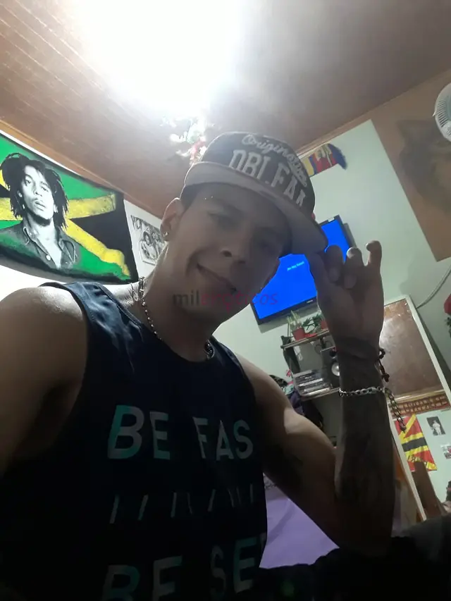 Chico travieso dispuesto a cumplir tus fantacias y hacerte pasar un dia genial muy bn dotado hago trios y fetiches si te encanta pasarlo bn escribeme...