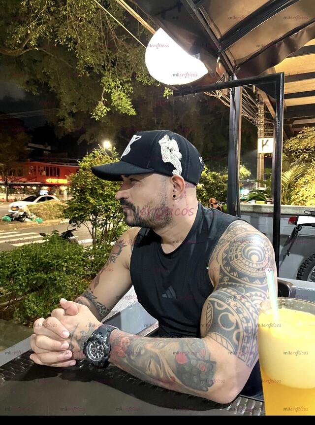 FOTOS DE MACHO VELLUDO TATUADO VARONIL VERGON COMPLACIENTE