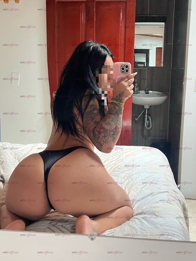 FOTOS DE TATUADA PELINEGRA Y CULONA ESPERANDO POR TI, SOLO ESTOY DE PASO