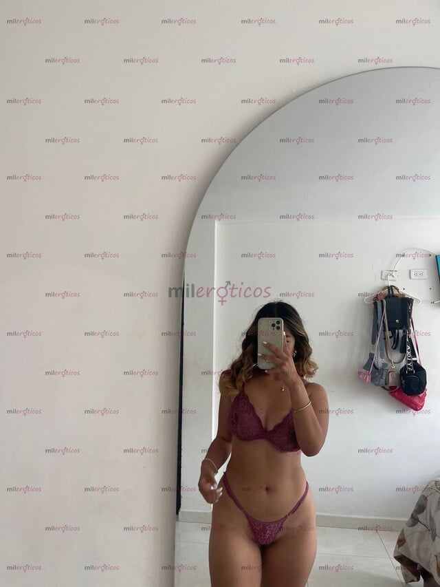FOTOS DE MICHELLE, MODELO RUBIA, ESBELTA Y MUY COQUETA