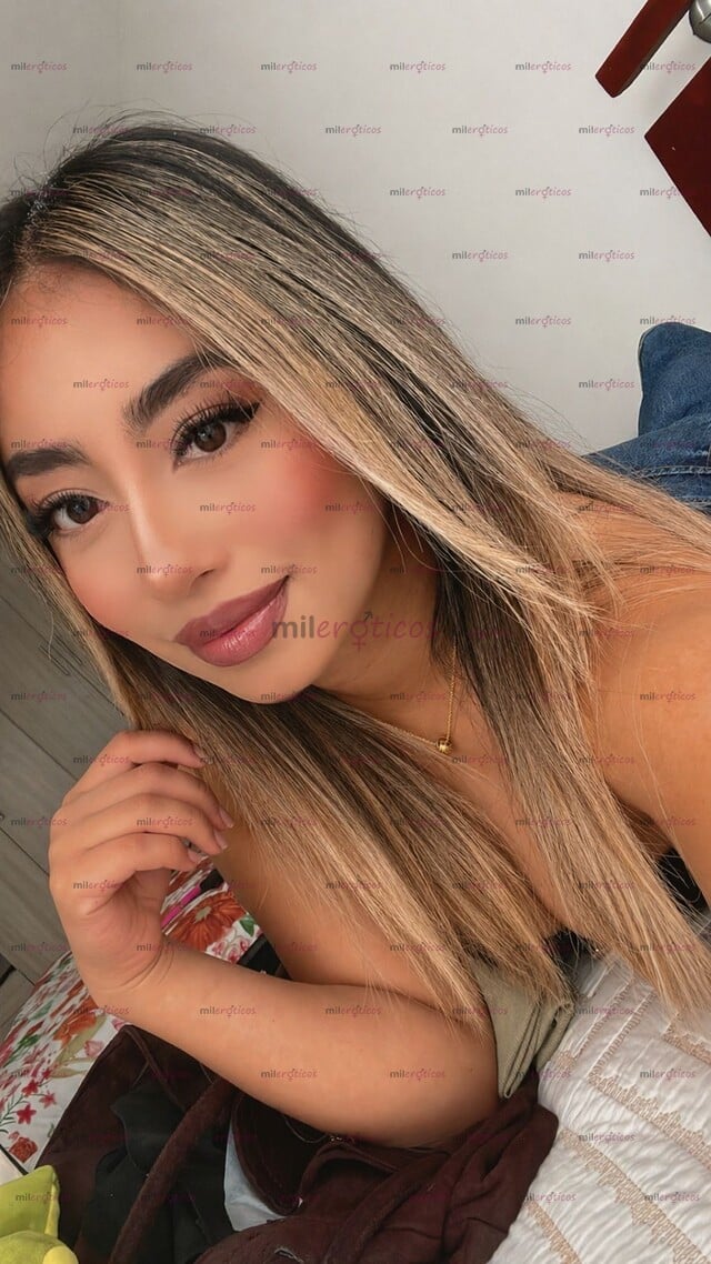 FOTOS DE MICHELLE, MODELO RUBIA, ESBELTA Y MUY COQUETA