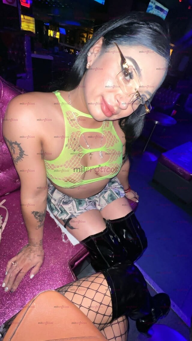 FOTOS DE UNA CHICA MUY CALIENTE APASIONADA Y SEXY