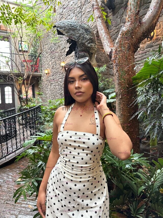 FOTOS DE MONSE LINDA Y COMPLACIENTE,19 AÑOS EMPEZANDO EN EL AMBIENTE