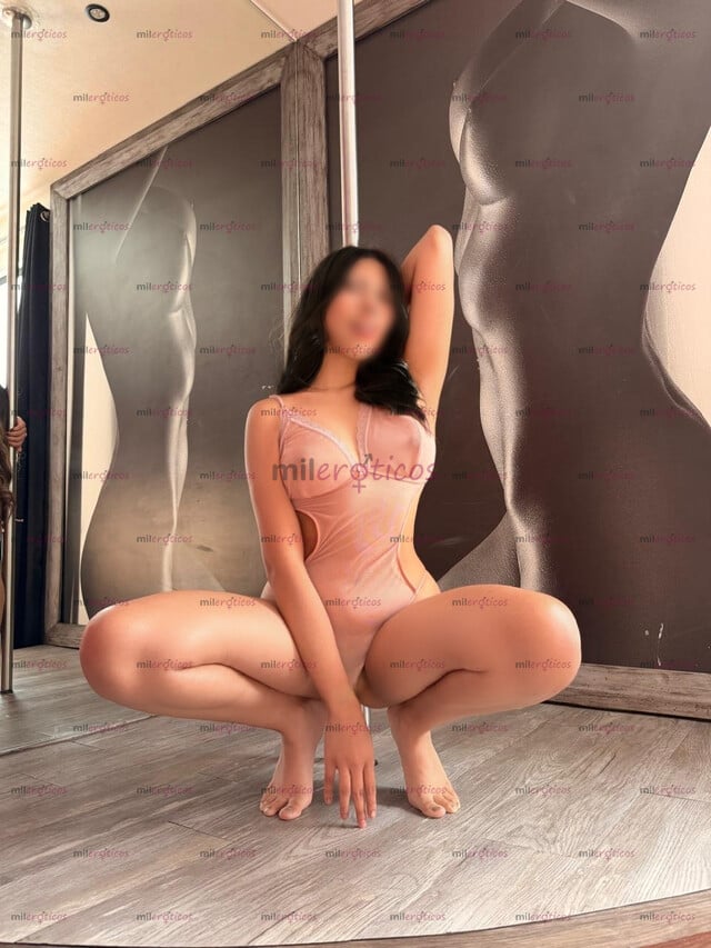 FOTOS DE 19 AÑOS CALIENTE JOVEN CON UNAS GANAS DE CHUPARTELA Y ME LA CHUPES BIEN RICO