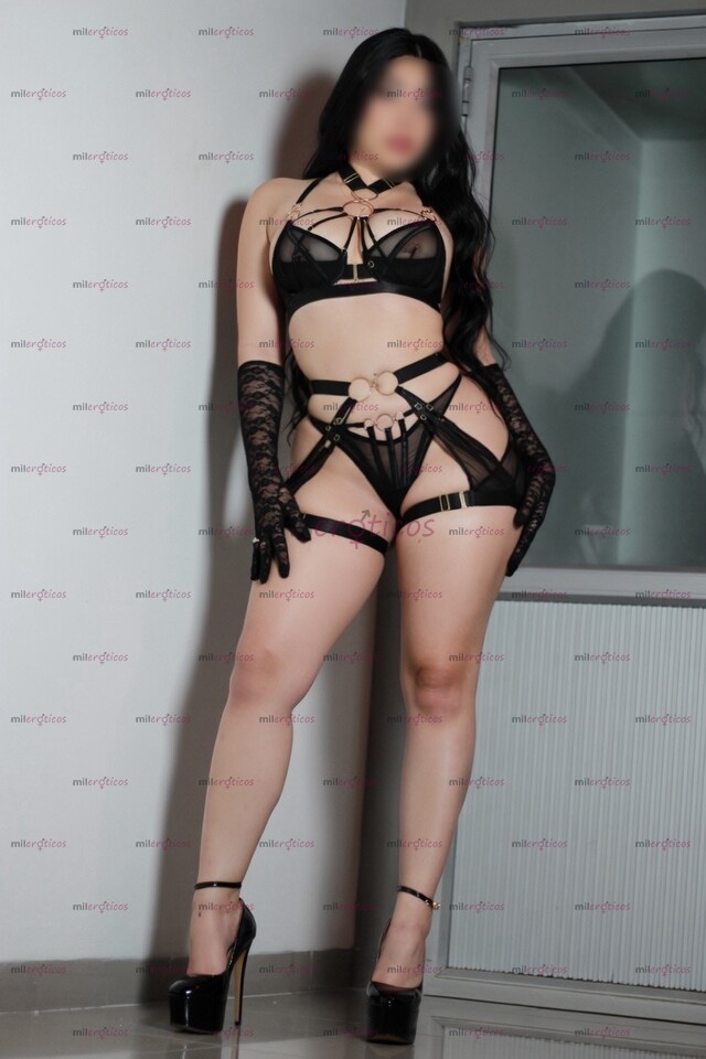 FOTOS DE PAISITA PELINEGRA JOVENCITA DE CULO Y TETAS GRANDES, SAMANTHA