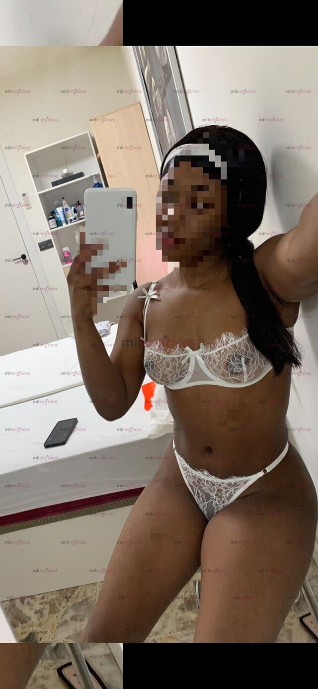 FOTOS DE LAURA MORENA 20 AÑOS NEGRA JOVEN DELGADA Y APRETADITA