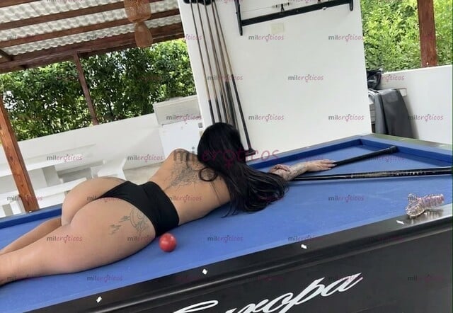 FOTOS DE PELINEGRA DE OJOS VERDES Y PIEL TATUADA HOTEL Y DOMICILIO
