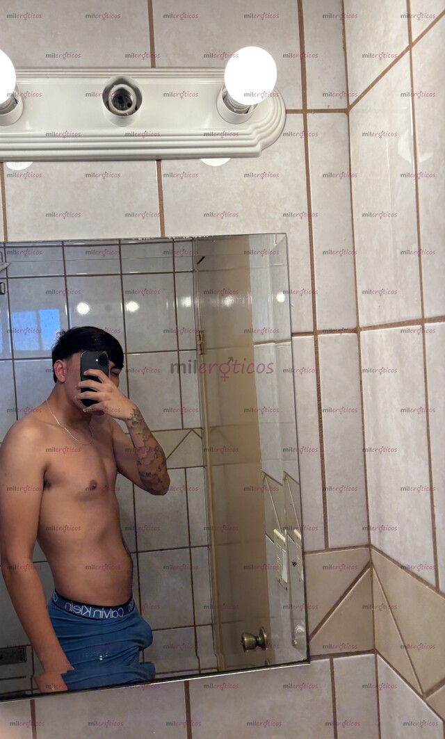 FOTOS DE HETERO PLAYBOY CON ZANAHORIA DE 20CM Y UN RICO GROSOR CON LUGAR!