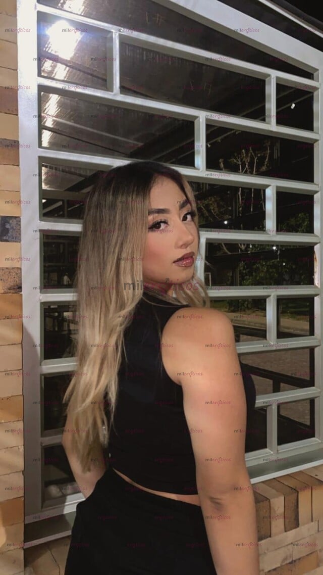 FOTOS DE MICHELLE, MODELO RUBIA, ESBELTA Y MUY COQUETA