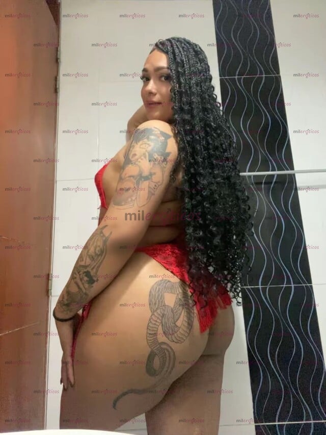 FOTOS DE HERMOSA MORENA CRESPA CON GRAN CULO Y GRANDES PIERNAS