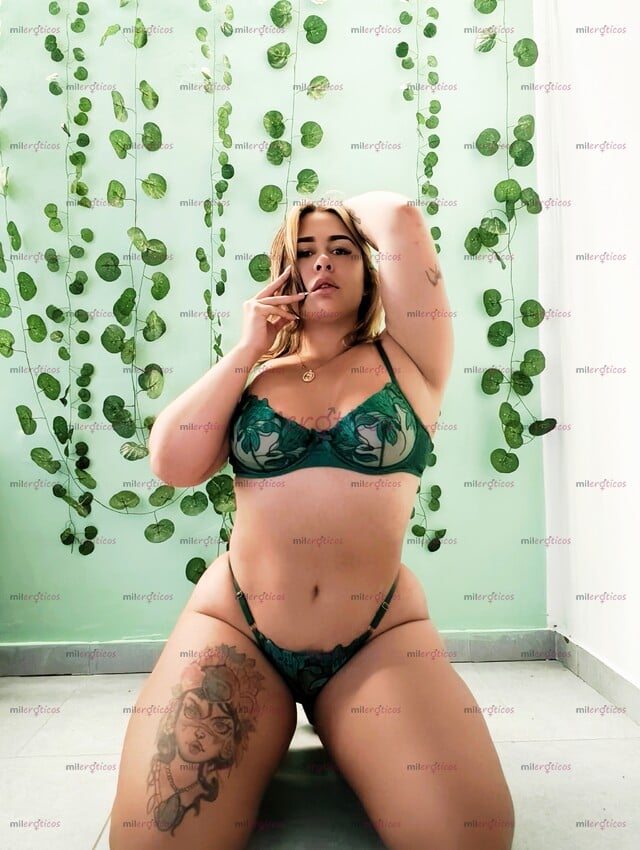 FOTOS DE HOLA CHICA DE 25 AÑOS RUBIA CURVY OJOS MARRONES