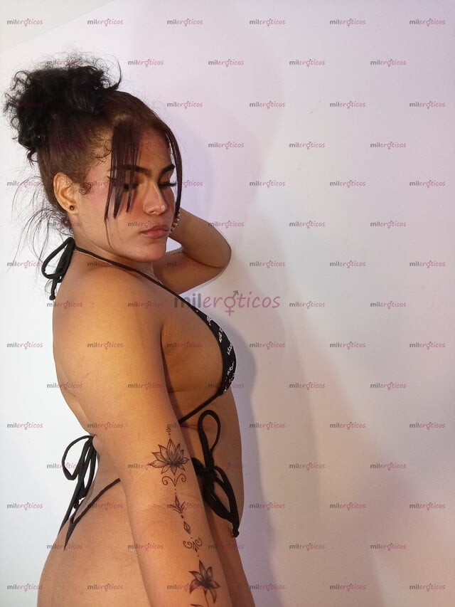 FOTOS DE HOLA CHICOS SOY ÁMBAR UNA REINA DE 18 AÑOS MUY CALIENTE Y CACHONDA POR LA POLLA