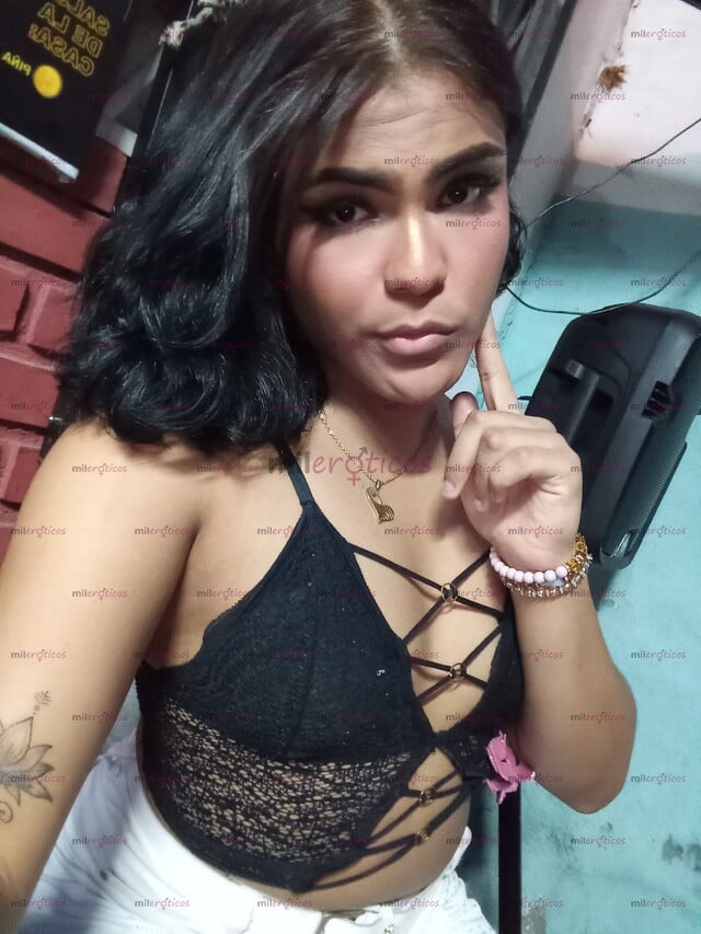 FOTOS DE HOLA CHICOS SOY ÁMBAR UNA REINA DE 18 AÑOS MUY CALIENTE Y CACHONDA POR LA POLLA
