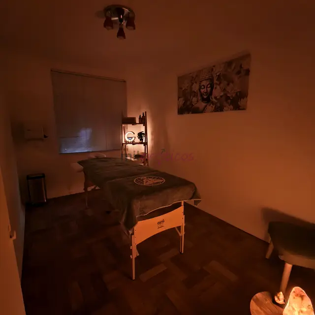 Sumergete en una experiencia de placer y relajacion donde cada caricia despierta tus sentidos y te transporta a un estado de placer absoluto y relajac...