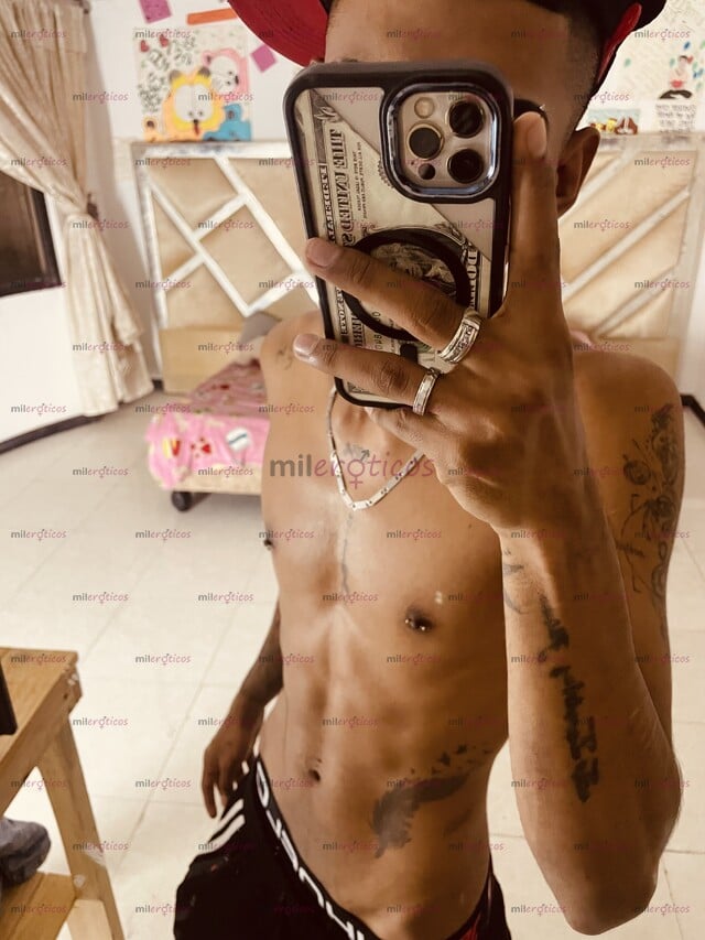 FOTOS DE FLACO VERSÁTIL DISPONIBLE Y DISPUESTO A CUMPLIR TUS FANTASÍAS SEXUALES