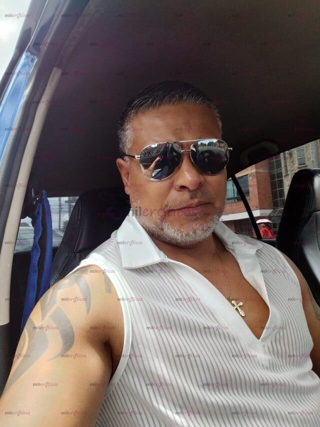 FOTOS DE HOMBRE MADURO ARRECHO CON GANAS DE VIVIR MOMENTOS INTENSOS