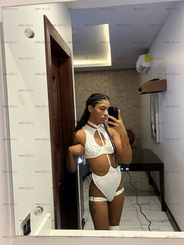 FOTOS DE MORENA DE ESENCIA TROPICAL Y BELLEZA AFROCARIBEÑA VERGÓNA