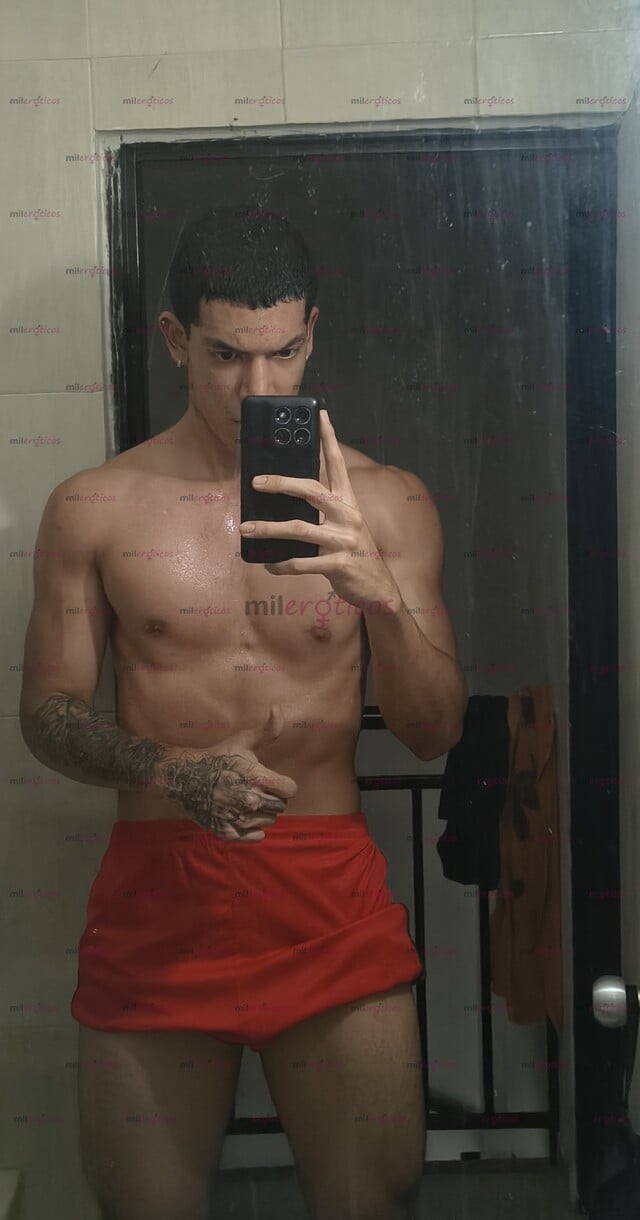 FOTOS DE JOVEN DELGADO BIEN DOTADO Y COMPLACIENTE SOLO DOMICILIO NO TENGO SITIO