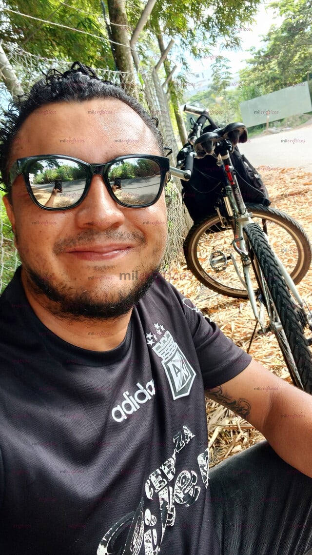 FOTOS DE HOMBRE JOVEN CON MUCHA ENERGÍA Y GANAS DE SATISFACERTE