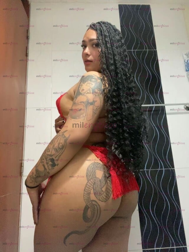 FOTOS DE HERMOSA MORENA CRESPA CON GRAN CULO Y GRANDES PIERNAS