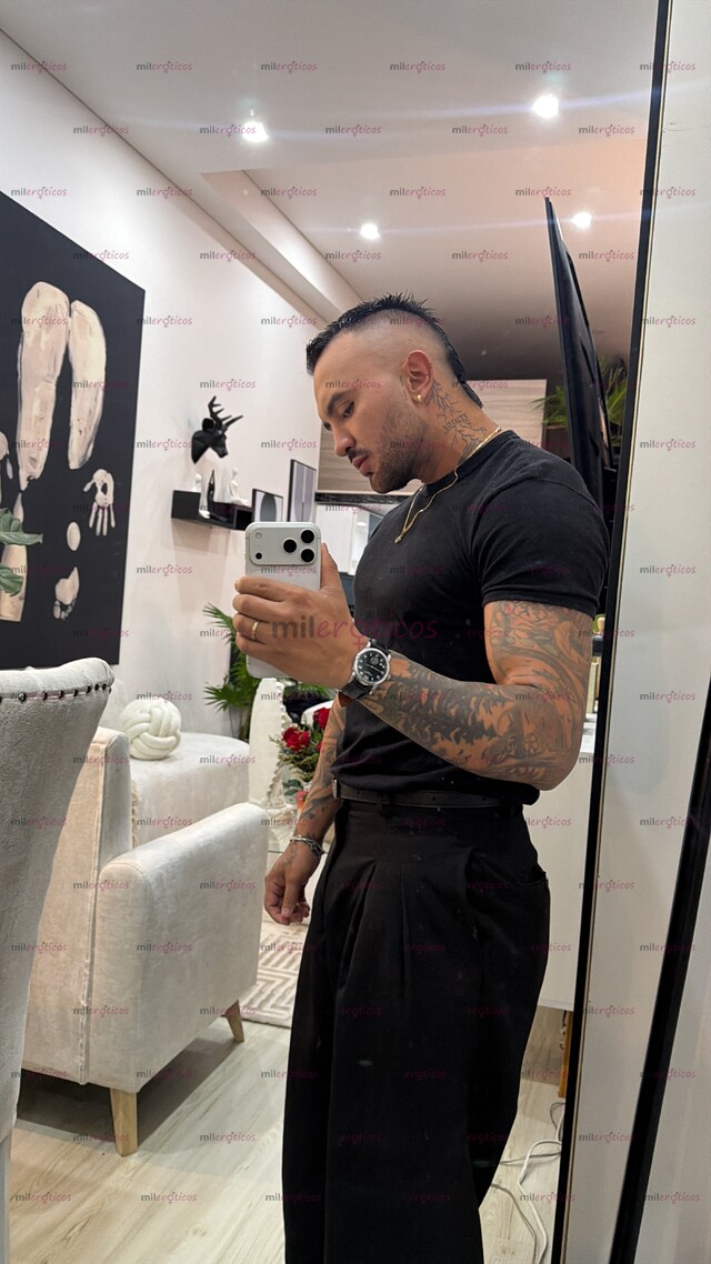 FOTOS DE MACHO TATUADO CURVA DEL PLACER COMPLACIENTE 100% REAL