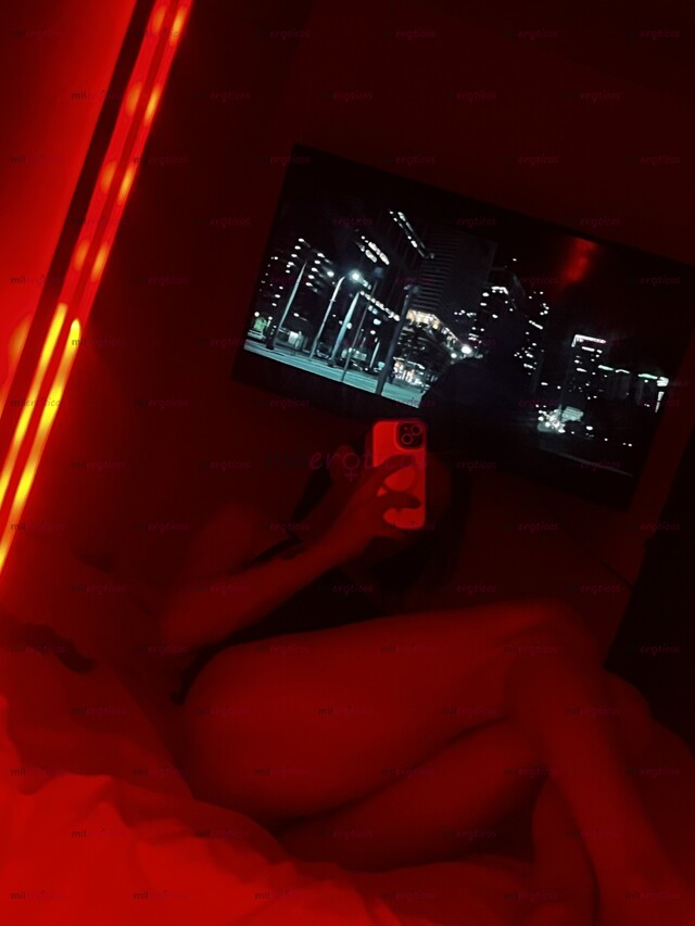 FOTOS DE LLEGÓ LA MEJOR EN MAMANDO VERGA, TE LA DEJO BABOSA PARA QUE ME COJAS EN 4 RICO