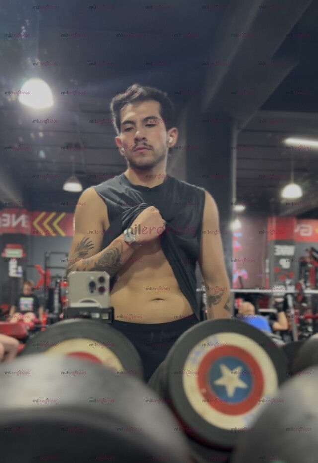 FOTOS DE GUAPO Y EXCLUSIVO HIGHPROFILE MASCULINO TATUADO ATLÉTICO
