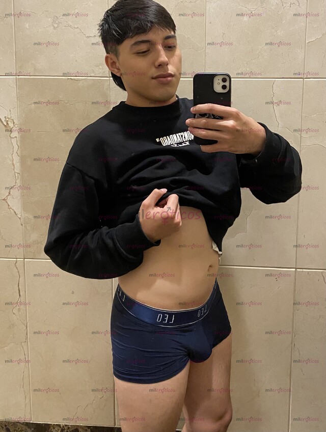 FOTOS DE SOLO SOLVENTES. JOVEN PASIVO, SITIO DISPONIBLE, DISPUESTO A PASARLA RICO. TRIOS!