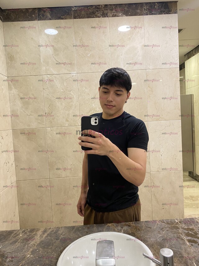 FOTOS DE SOLO SOLVENTES. JOVEN PASIVO, SITIO DISPONIBLE, DISPUESTO A PASARLA RICO. TRIOS!