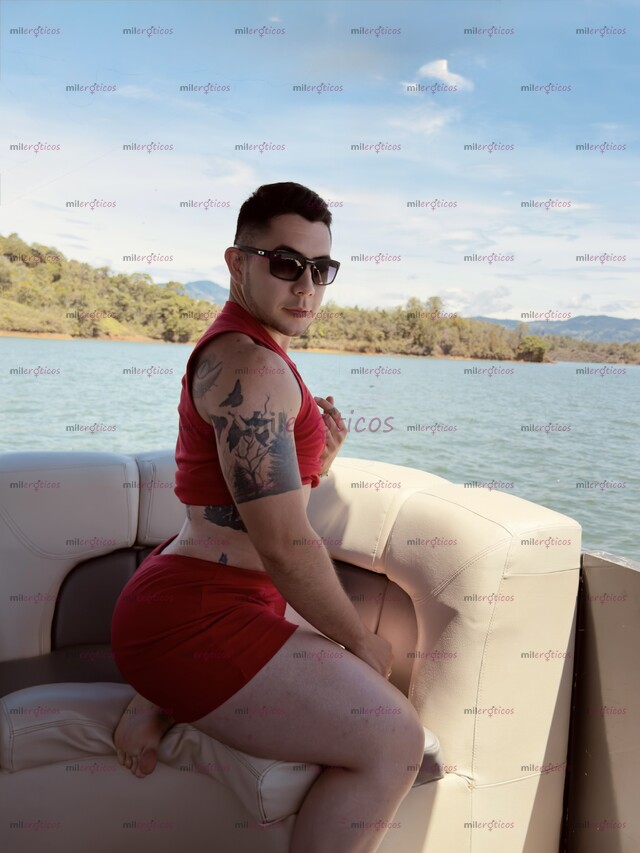 FOTOS DE HOLA! PASIVO ATLÉTICO CON UN CULO GRANDE A TU DISPOSICIÓN