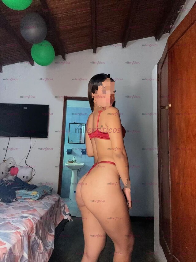 FOTOS DE HOLA!! CRISTAL JOVENCITA DE 18 AÑOS,CUERPO DELGADO Y COLA LINDA