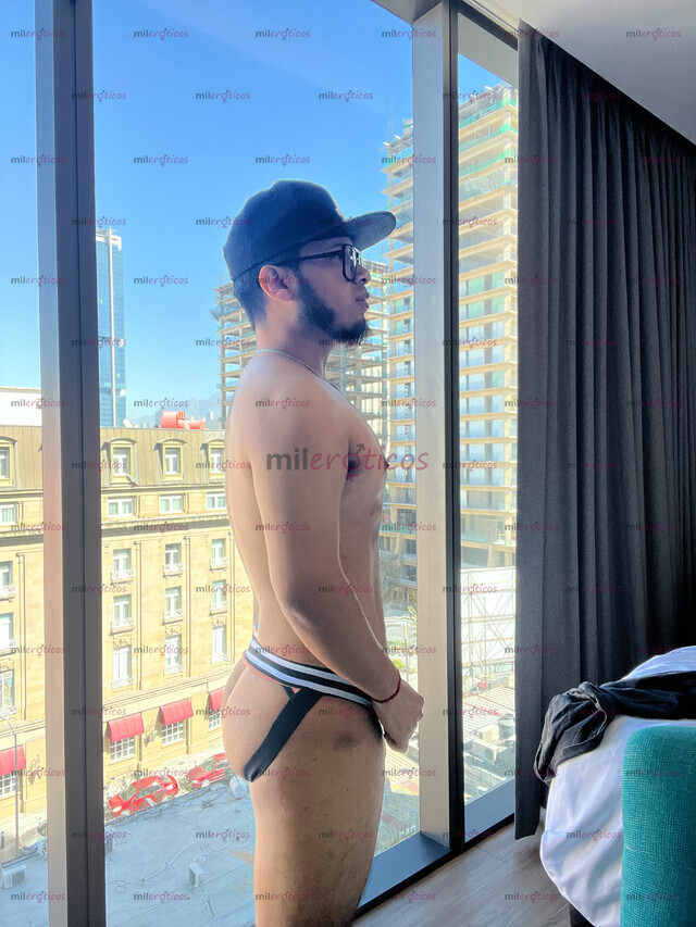 FOTOS DE CHICO TRAVIESO VIP, GUAPO Y SEXY DOTADO VARONIL MUY LECHERO Y DELICIOSAS NALGAS
