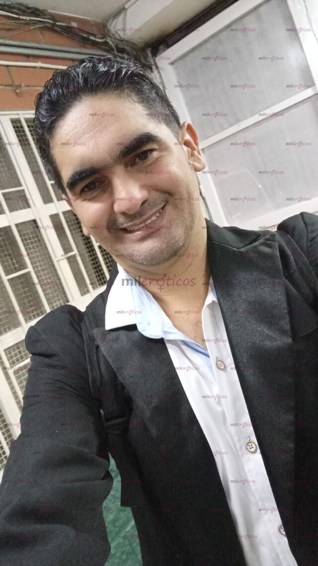 FOTOS DE CABALLERO DE PRESENCIA, TRATO FIRME Y ATENTO. DISCRETO Y CON CARÁCTER.