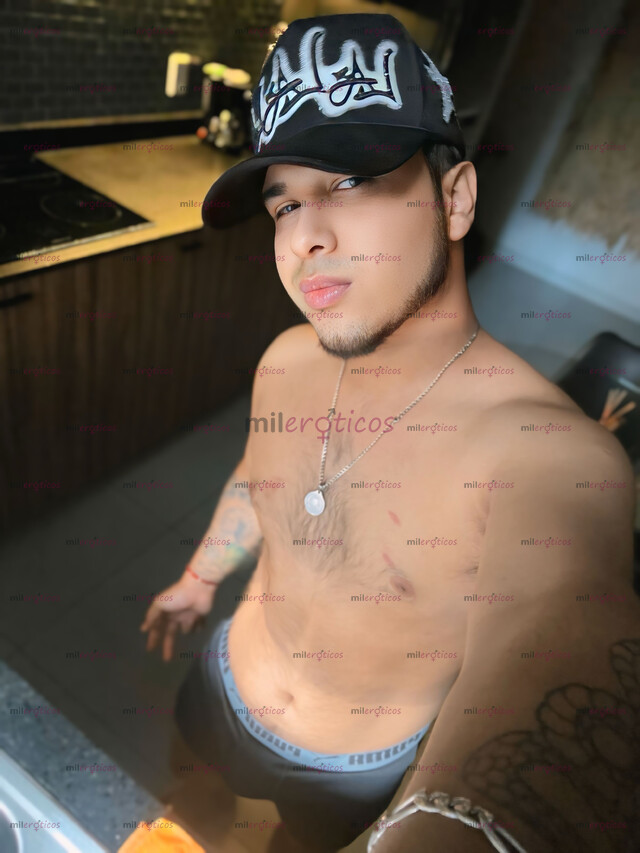 FOTOS DE CHICO TRAVIESO VIP, GUAPO Y SEXY DOTADO VARONIL MUY LECHERO Y DELICIOSAS NALGAS