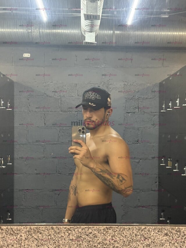 FOTOS DE GUAPO Y EXCLUSIVO HIGHPROFILE MASCULINO TATUADO ATLÉTICO
