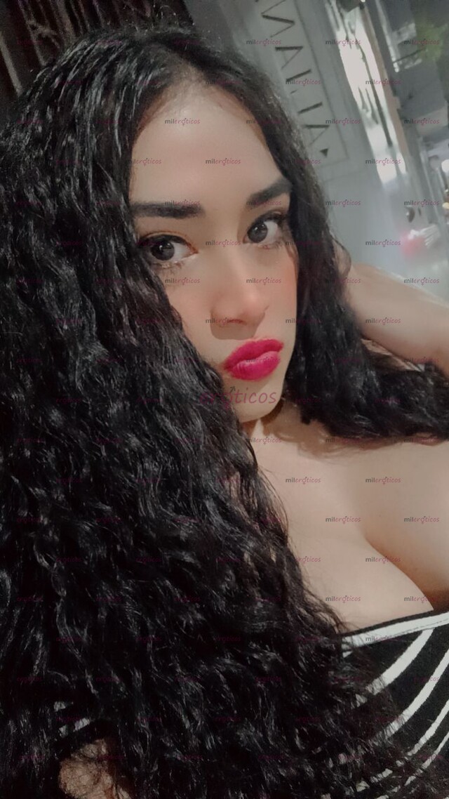 FOTOS DE CHICA HOT DISPUESTA A COMPLACER EN TODO PAPI.....