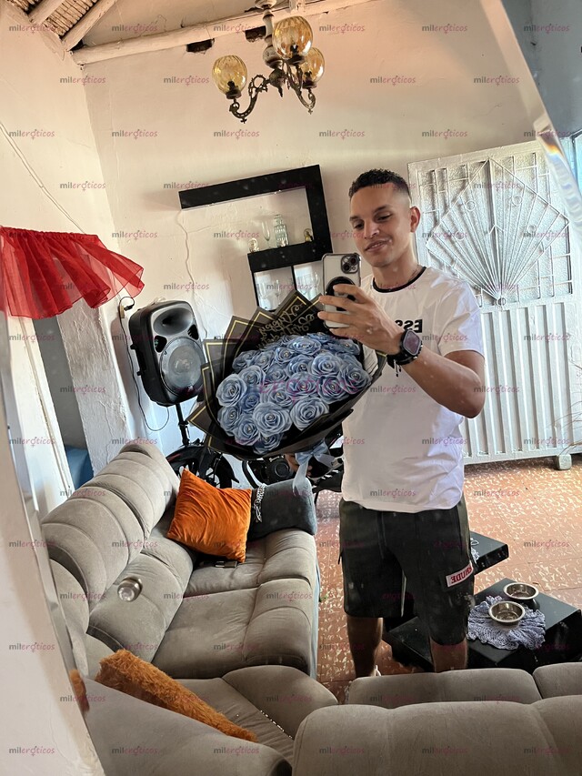 FOTOS DE MORENO CON GANAS DE COJER PERRAS COMO TÚ HABLA CLARO PARA COJER RICO COJO DURO
