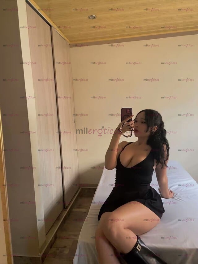FOTOS DE MELISSA, VEINTEAÑERA DE SENOS GRANDES Y HERMOSO CABELLO