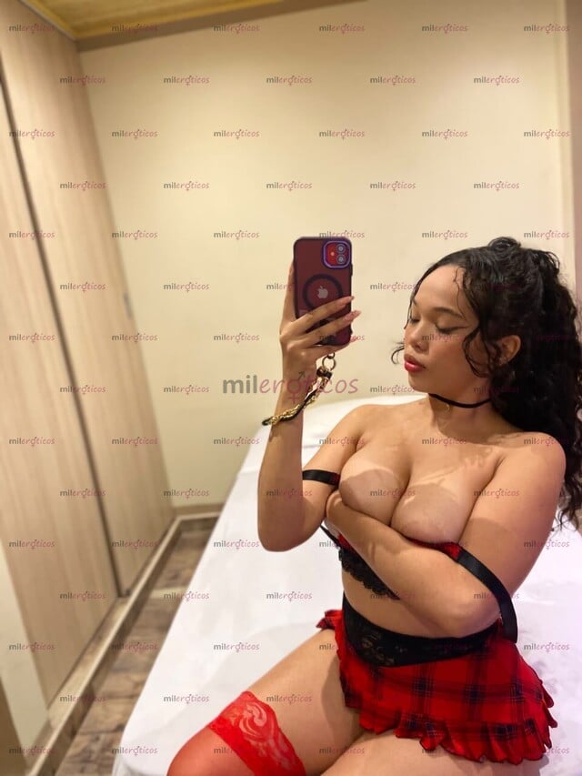 FOTOS DE MELISSA, VEINTEAÑERA DE SENOS GRANDES Y HERMOSO CABELLO