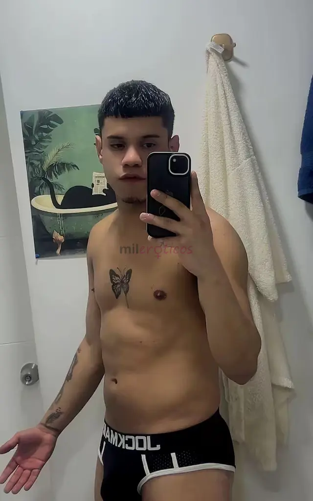 Hola soy sebastian chico guapo de 25 anos con buen culo y verga dispuesto a satisfacer sus fantasia los servicio que brindo sonmasaje relajntes amp se...
