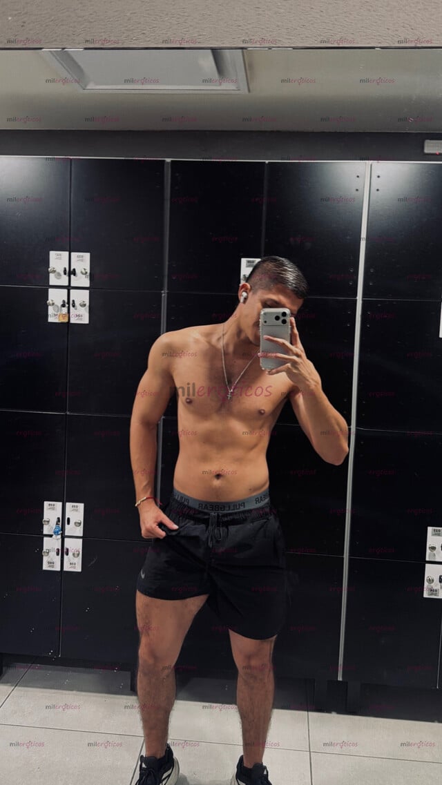 FOTOS DE JOVEN MORBOSO, CON BUENA VERGA Y CULO LISTO PARA COMPLACERTE