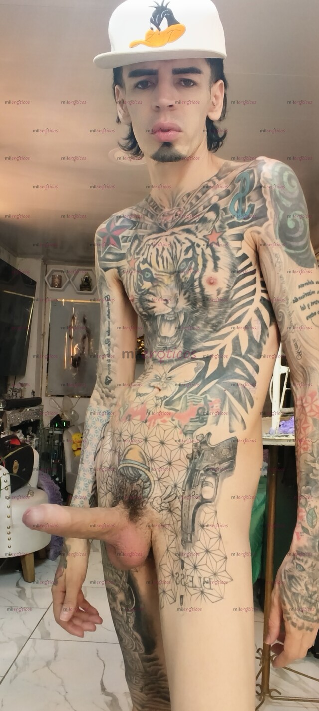 FOTOS DE FLACO SERIO ACTIVO BLANCO TATUADO MORBOSO