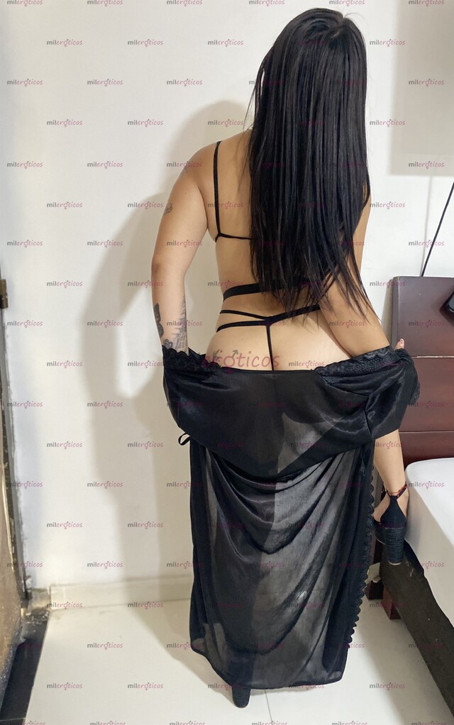 FOTOS DE LINDA, BLANQUITA, TATUADA, ADICTA AL SEXO Y DISFRUTA
