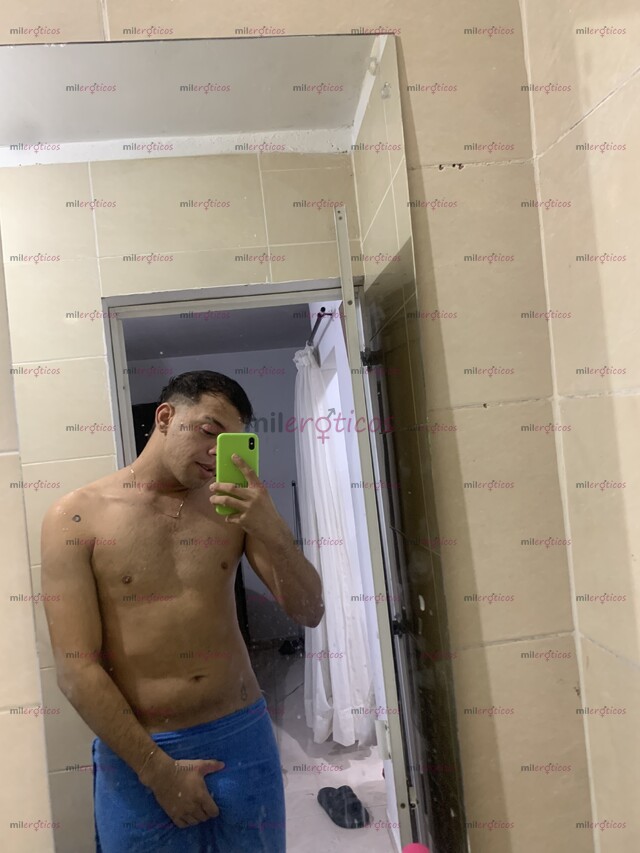 FOTOS DE DIVERTIDO AMABLE AGRADABLEMENTE CALIENTE