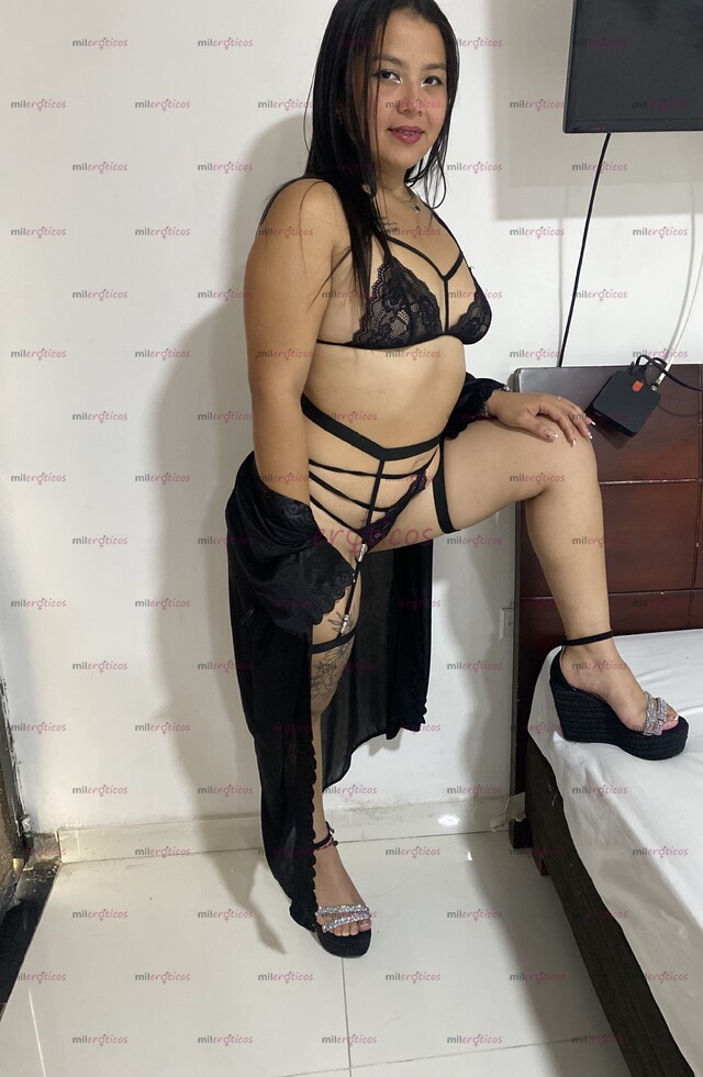 FOTOS DE LINDA, BLANQUITA, TATUADA, ADICTA AL SEXO Y DISFRUTA