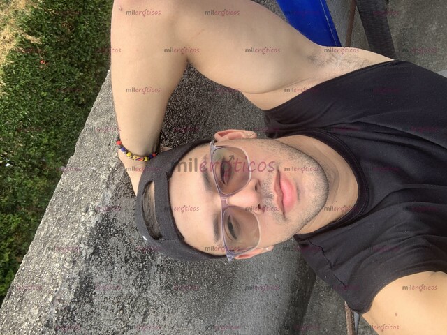 FOTOS DE DIVERTIDO AMABLE AGRADABLEMENTE CALIENTE