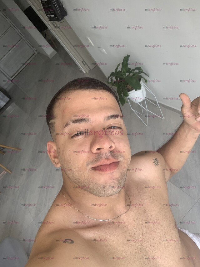 FOTOS DE DIVERTIDO AMABLE AGRADABLEMENTE CALIENTE
