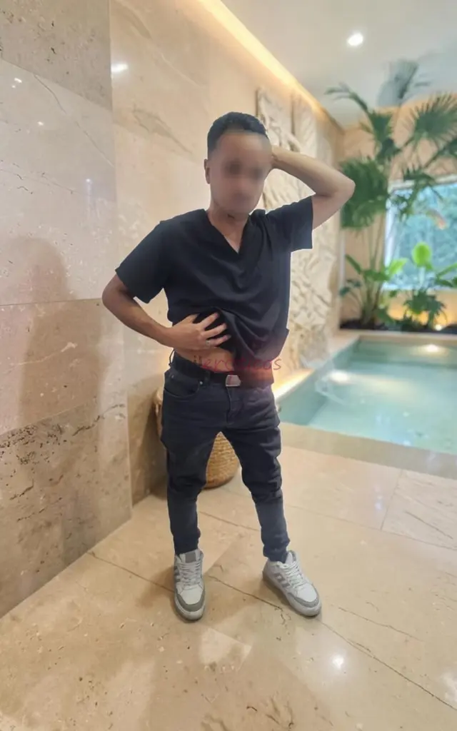 Hola mi nombre es andres soy masoterapia recien egresado si quieres pasar un momento agradable y olvidaste del trabajo no olvides en venir a verme el...